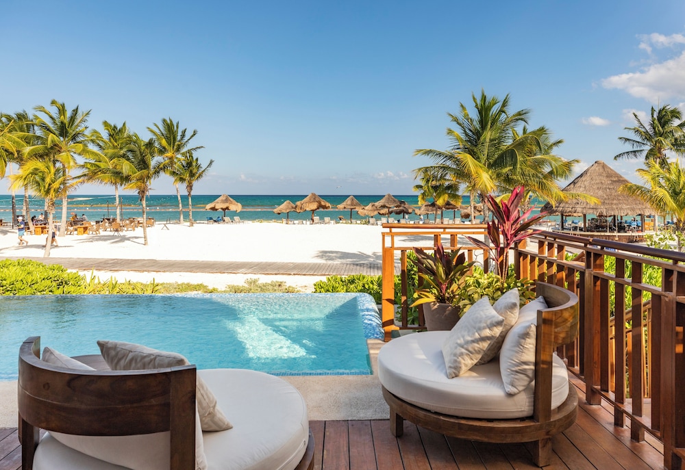 Suite Premium, 1 cama de matrimonio grande, no fumadores, frente a la playa del hotel Fairmont Mayakoba. Foto 1