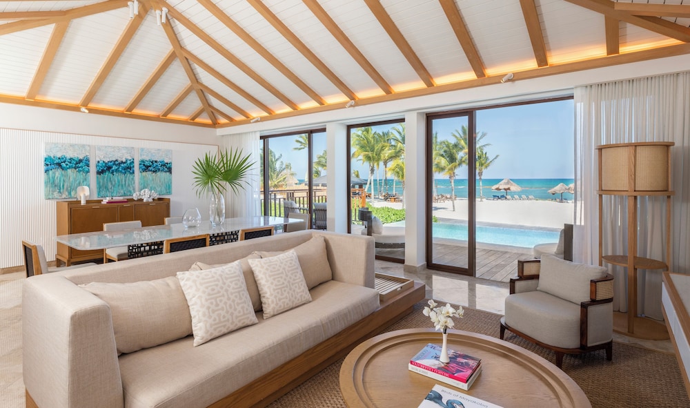Suite Premium, 1 cama de matrimonio grande, no fumadores, frente a la playa del hotel Fairmont Mayakoba. Foto 2
