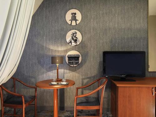 Habitación económica con 1 cama individual del hotel Mercure Sibiu Airport. Foto 1