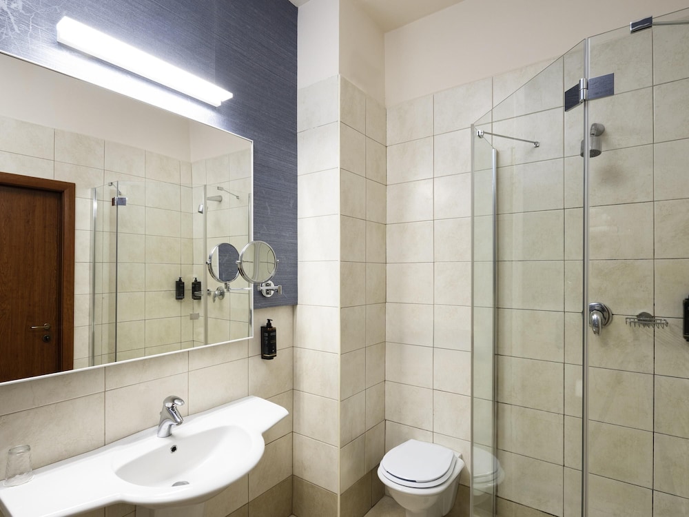 Habitación Estándar con 1 cama doble del hotel Mercure Sibiu Airport. Foto 6