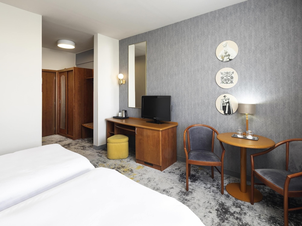 Habitación estándar con 2 camas individuales del hotel Mercure Sibiu Airport. Foto 2