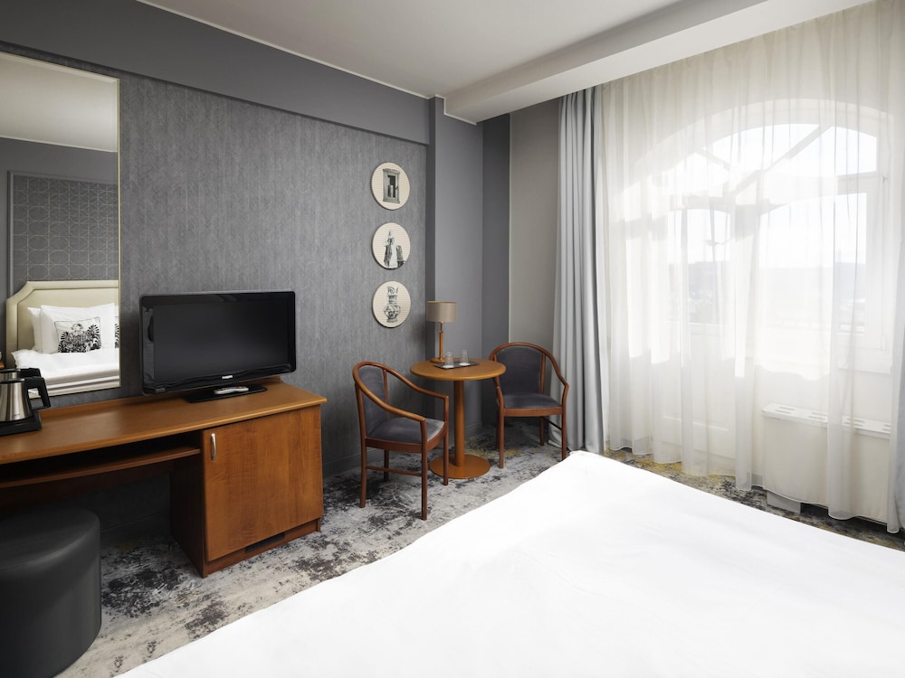 Habitación estándar con 2 camas individuales del hotel Mercure Sibiu Airport. Foto 4