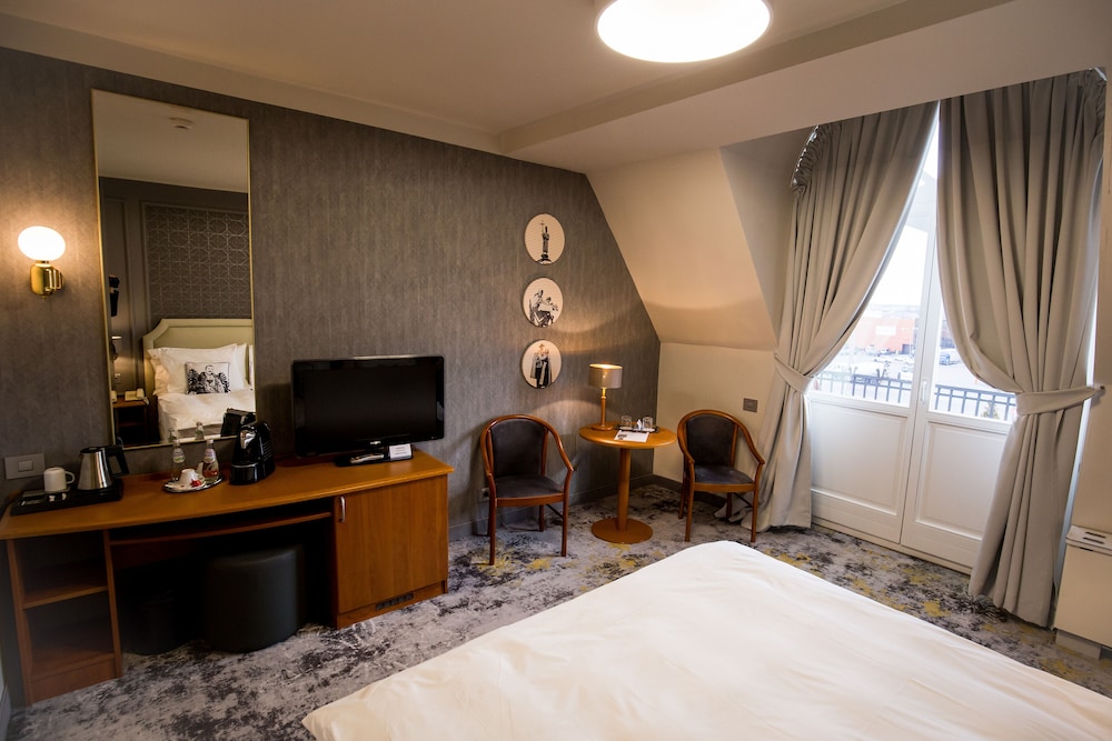 Habitación Privilege con 1 cama doble del hotel Mercure Sibiu Airport. Foto 1