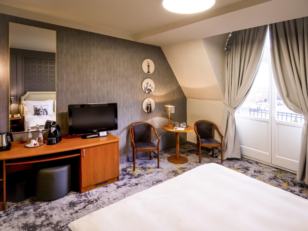 Habitación Privilege con 1 cama doble del hotel Mercure Sibiu Airport. Foto 4