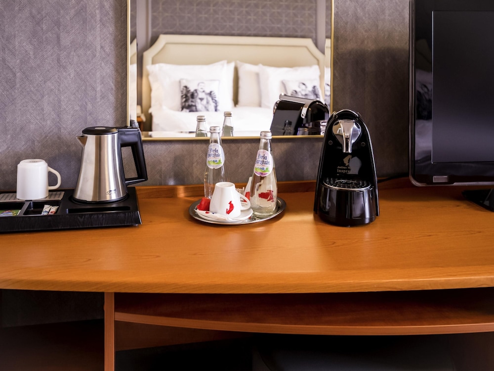 Habitación Privilege con 1 cama doble del hotel Mercure Sibiu Airport. Foto 7