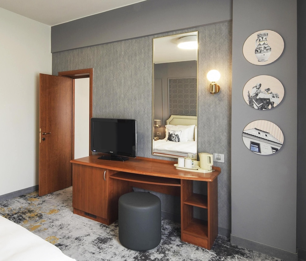 Suite Junior del hotel Mercure Sibiu Airport. Foto 1