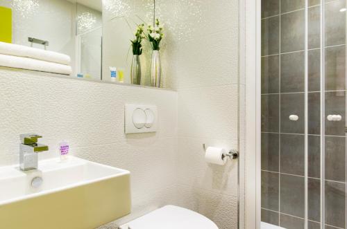 Habitación Individual del hotel Bel Oranger Gare de Lyon. Foto 4