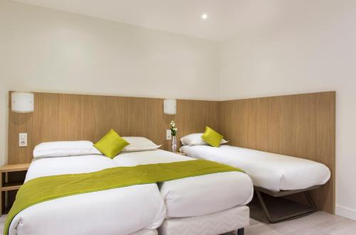 Habitación Triple del hotel Bel Oranger Gare de Lyon. Foto 1