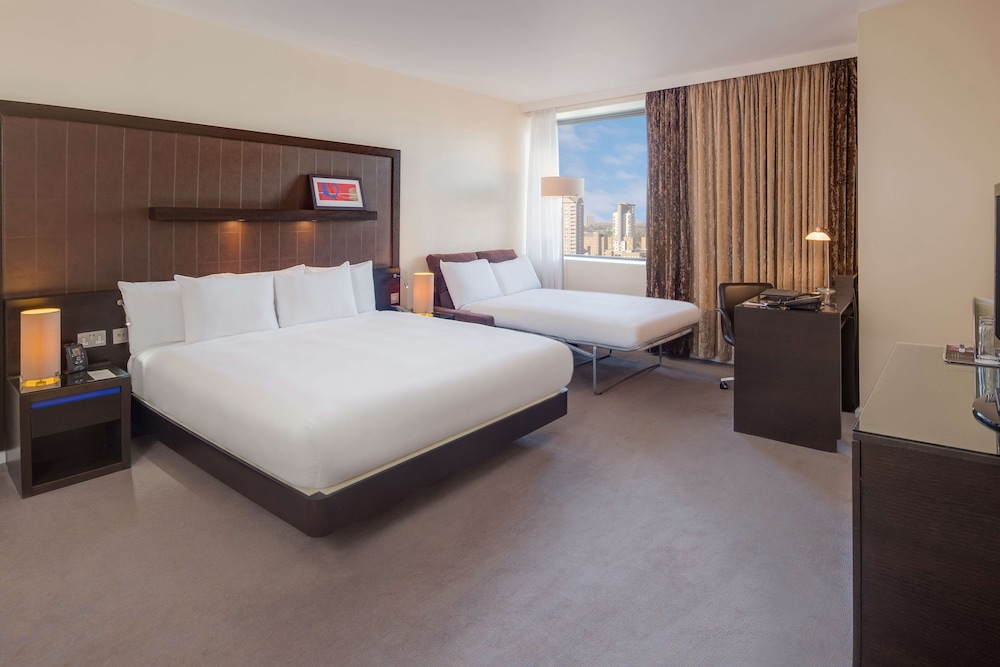 Habitación Deluxe, 1 cama de matrimonio grande con sofá cama del hotel Hilton London Canary Wharf. Foto 1