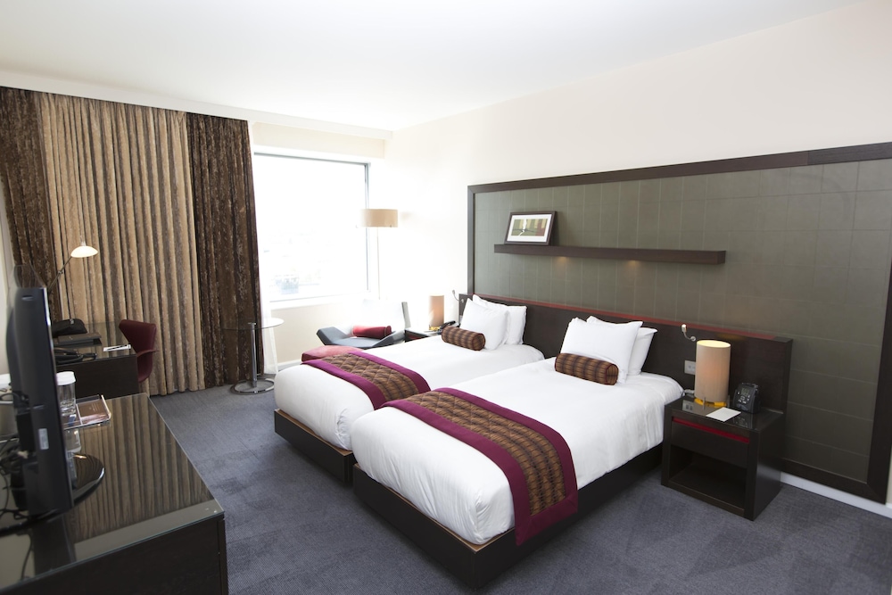 Habitación ejecutiva con 2 camas individuales del hotel Hilton London Canary Wharf. Foto 1