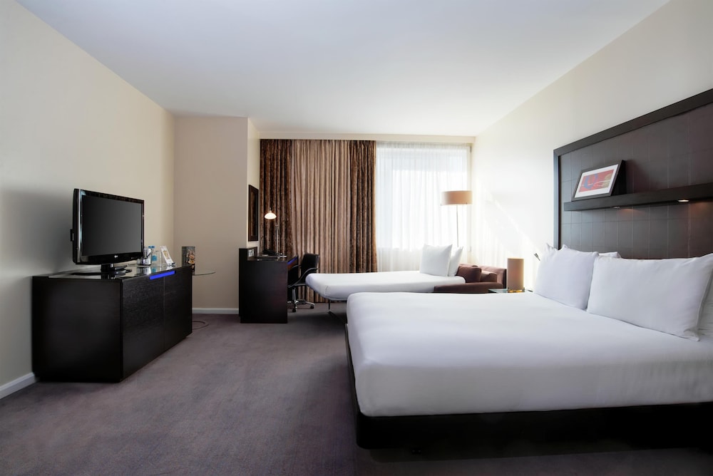 Habitación Deluxe, 1 cama de matrimonio grande con sofá cama del hotel Hilton London Canary Wharf. Foto 4