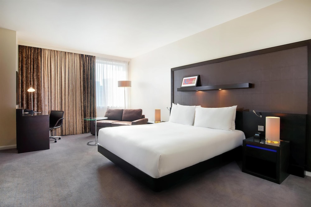 Habitación Deluxe, 1 cama de matrimonio grande con sofá cama del hotel Hilton London Canary Wharf. Foto 6