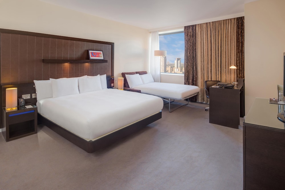Habitación Deluxe, 1 cama de matrimonio grande con sofá cama del hotel Hilton London Canary Wharf. Foto 7