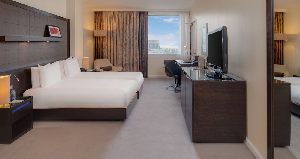 Habitación estándar con 2 camas individuales del hotel Hilton London Canary Wharf. Foto 6