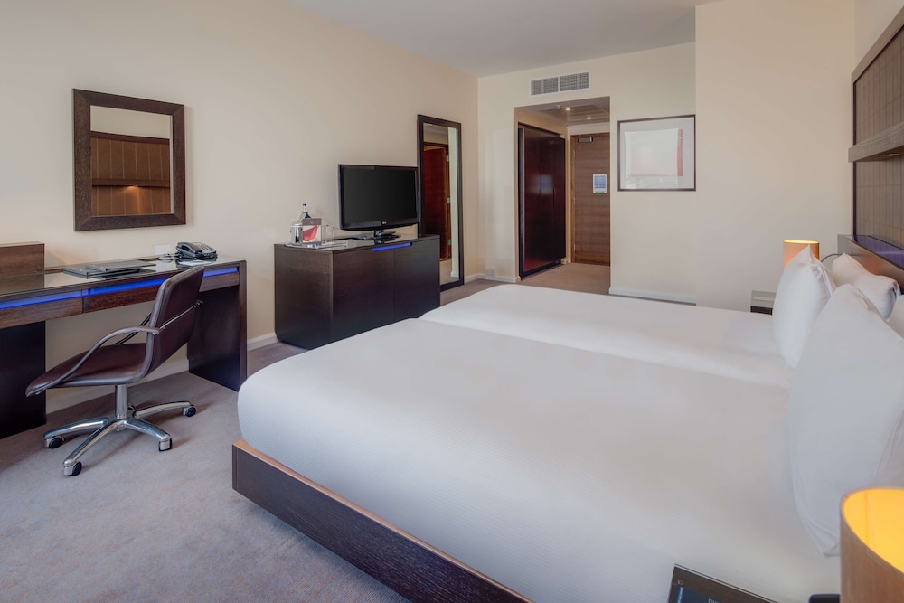 Habitación estándar con 2 camas individuales del hotel Hilton London Canary Wharf. Foto 7