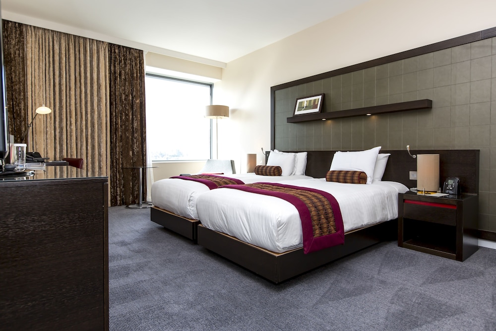 Habitación ejecutiva con 2 camas individuales del hotel Hilton London Canary Wharf. Foto 3