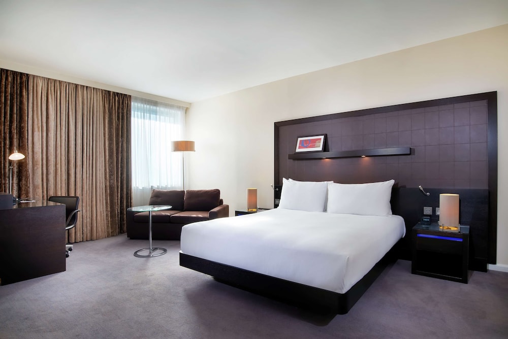 Habitación Deluxe, 1 cama de matrimonio grande con sofá cama del hotel Hilton London Canary Wharf. Foto 9