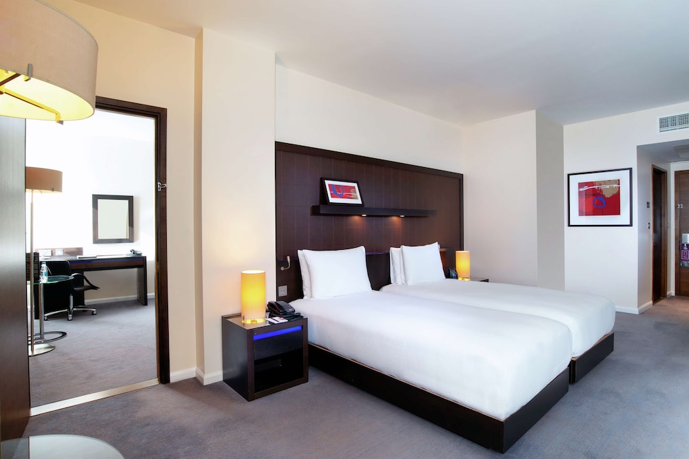 Habitación familiar, 2 habitaciones, habitaciones comunicadas del hotel Hilton London Canary Wharf. Foto 10