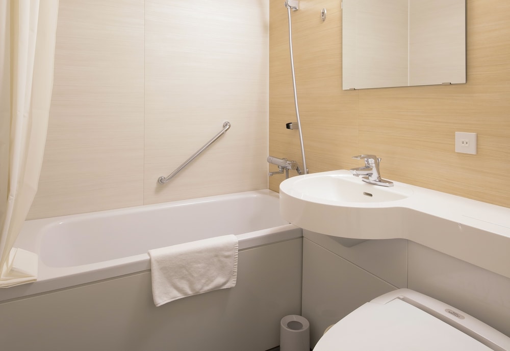 Habitación Gemela Estándar del hotel Keihan Yodoyabashi. Foto 3