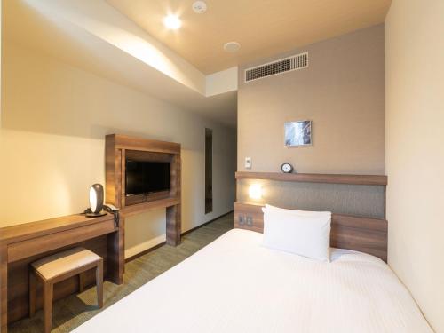 Habitación Doble Superior con 1 cama doble pequeña del hotel Keihan Yodoyabashi