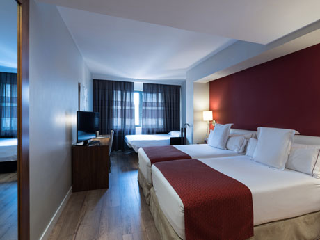 Habitación triple del hotel Catalonia Ramblas. Foto 2