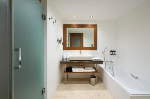 Habitación Triple del hotel Catalonia Ramblas. Foto 3