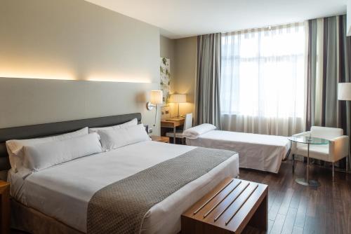Habitación Triple del hotel Catalonia Ramblas. Foto 4