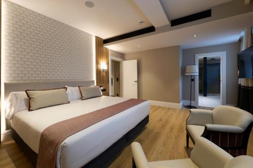 Suite Junior Panorámica Deluxe con piscina privada del hotel Catalonia Ramblas. Foto 3