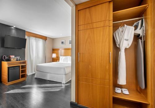 Habitación Deluxe con cama extragrande del hotel Melia Jardim Europa. Foto 2