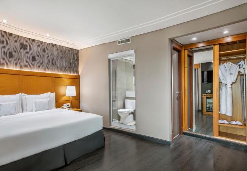 Habitación Premium con cama extragrande del hotel Melia Jardim Europa. Foto 2