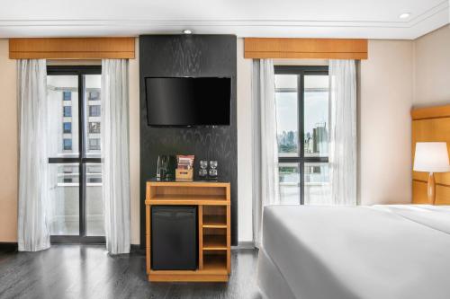 Habitación Deluxe con balcón - 1 cama doble extragrande del hotel Melia Jardim Europa. Foto 1