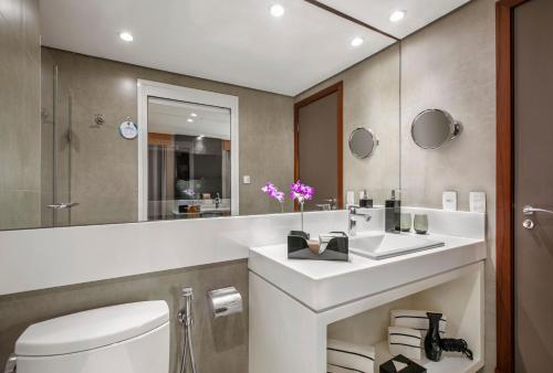 Alojamiento Premium con balcón - Cama extragrande del hotel Melia Jardim Europa. Foto 4