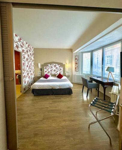 Suite de 1 dormitorio con cama extragrande del hotel de la Bourse, Mulhouse Gare, Sure Hotel Collection by Best Western. Foto 2