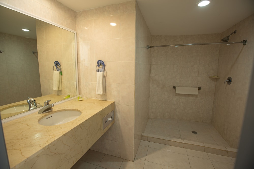 Habitación Estandar del hotel Ocean View Cancun Arenas. Foto 3