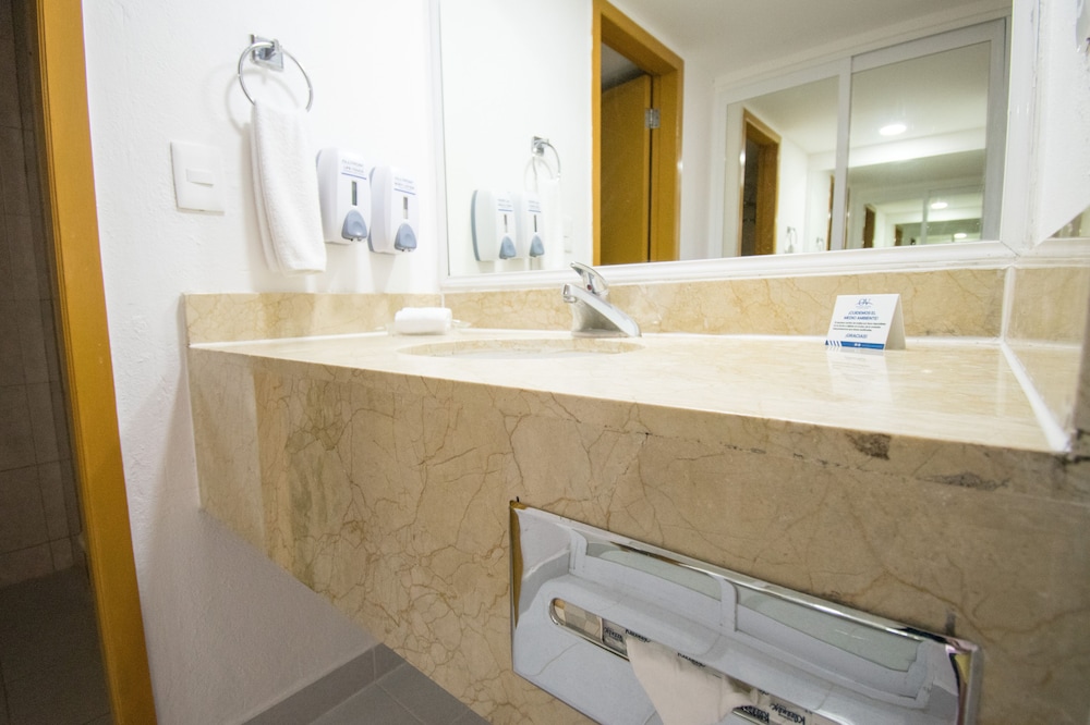 Habitación Estandar del hotel Ocean View Cancun Arenas. Foto 4