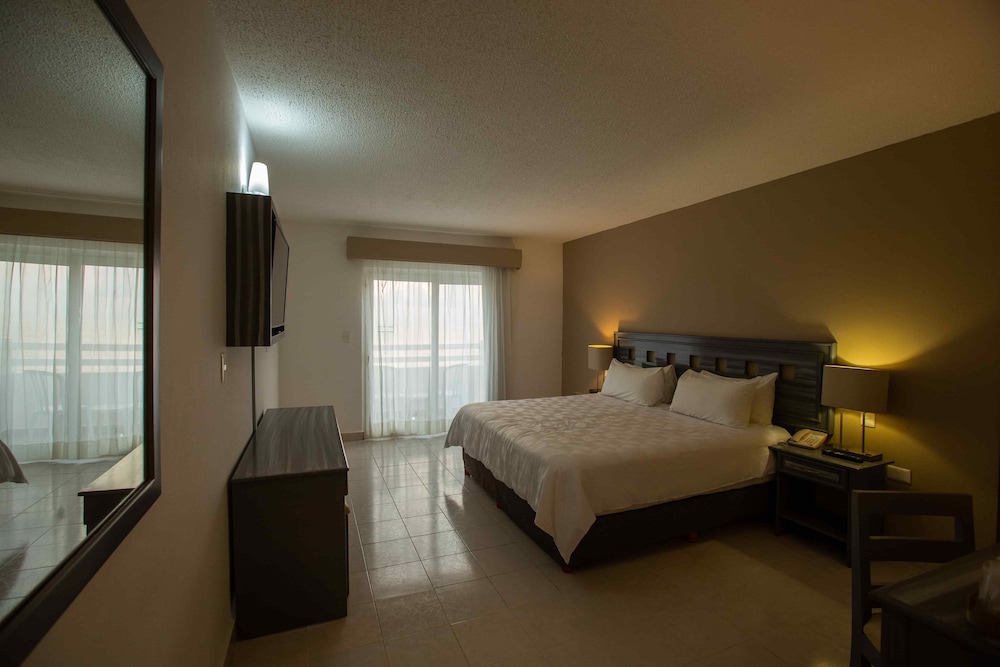 Habitación, vistas al mar del hotel Ocean View Cancun Arenas. Foto 1