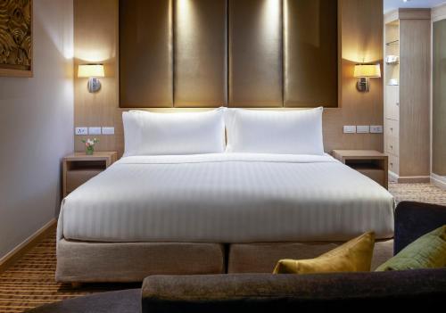 Habitación Deluxe con cama extragrande del hotel Amari Bangkok. Foto 1