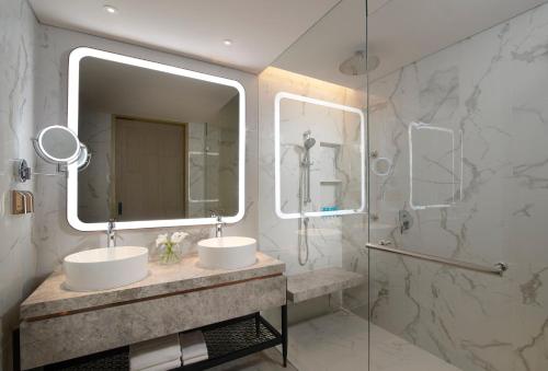 Habitación Premier con 2 camas individuales del hotel Amari Bangkok. Foto 3