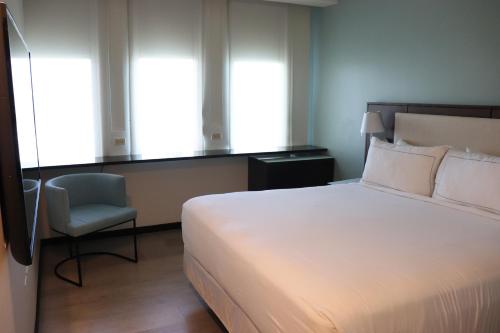 Habitación Torre con cama extragrande del hotel Doubletree By Hilton San Juan. Foto 4
