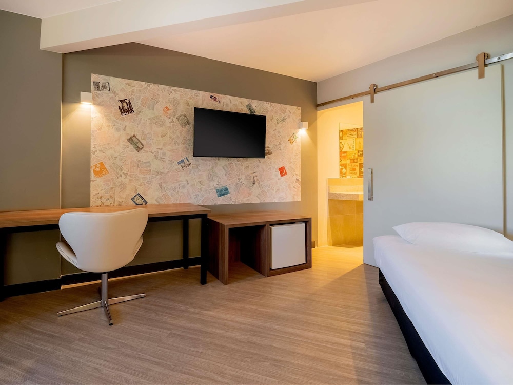 Suite familiar con 1 cama doble y 2 camas individuales del hotel Ibis Styles Sorocaba Santa Rosalia. Foto 8