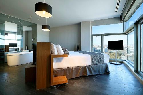 Suite del hotel Eurostars Madrid Congress. Foto 1