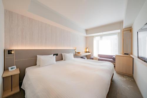 Habitación con cama extragrande. del hotel Keio Prelia Kyoto Karasuma Gojo. Foto 4
