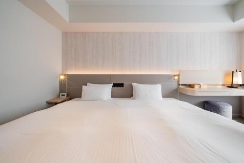 Habitación con cama extragrande. del hotel Keio Prelia Kyoto Karasuma Gojo. Foto 6