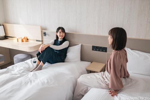 2 habitaciones dobles con 2 camas, son contiguas, no comunicadas del hotel Keio Prelia Kyoto Karasuma Gojo. Foto 4