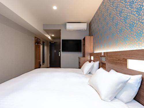 Habitación Superior con cama extragrande del hotel The OneFive Osaka Namba Kuromon. Foto 4