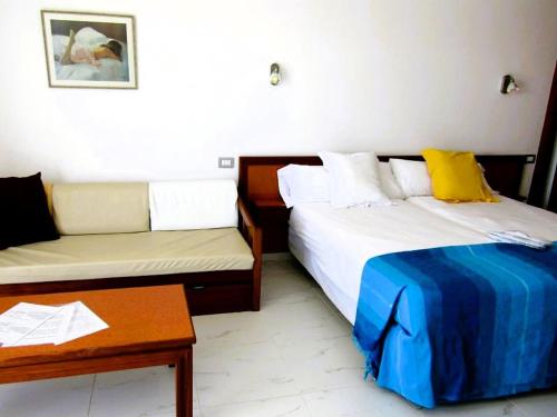 Habitación individual Vista Jardin Balcón o Terraza 1 Cama Individual del hotel Europalace. Foto 8