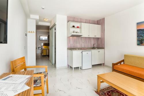 Suite Junior con vistas al mar del hotel Europalace. Foto 5