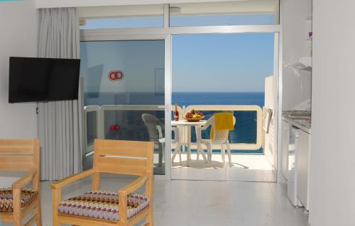 Suite Junior Superior con vistas al mar del hotel Europalace. Foto 4