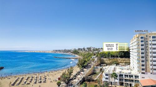 Suite Junior Superior con vistas al mar del hotel Europalace. Foto 23