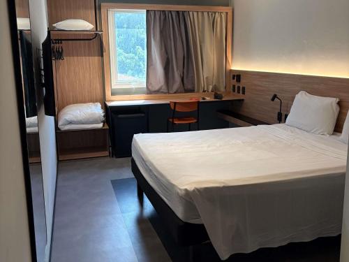 Habitación estándar en planta baja con 1 cama doble del hotel Ibis Joao Pessoa